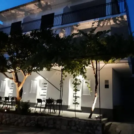 Apartmán In With Terrace, Air Conditioning, Wi-fi